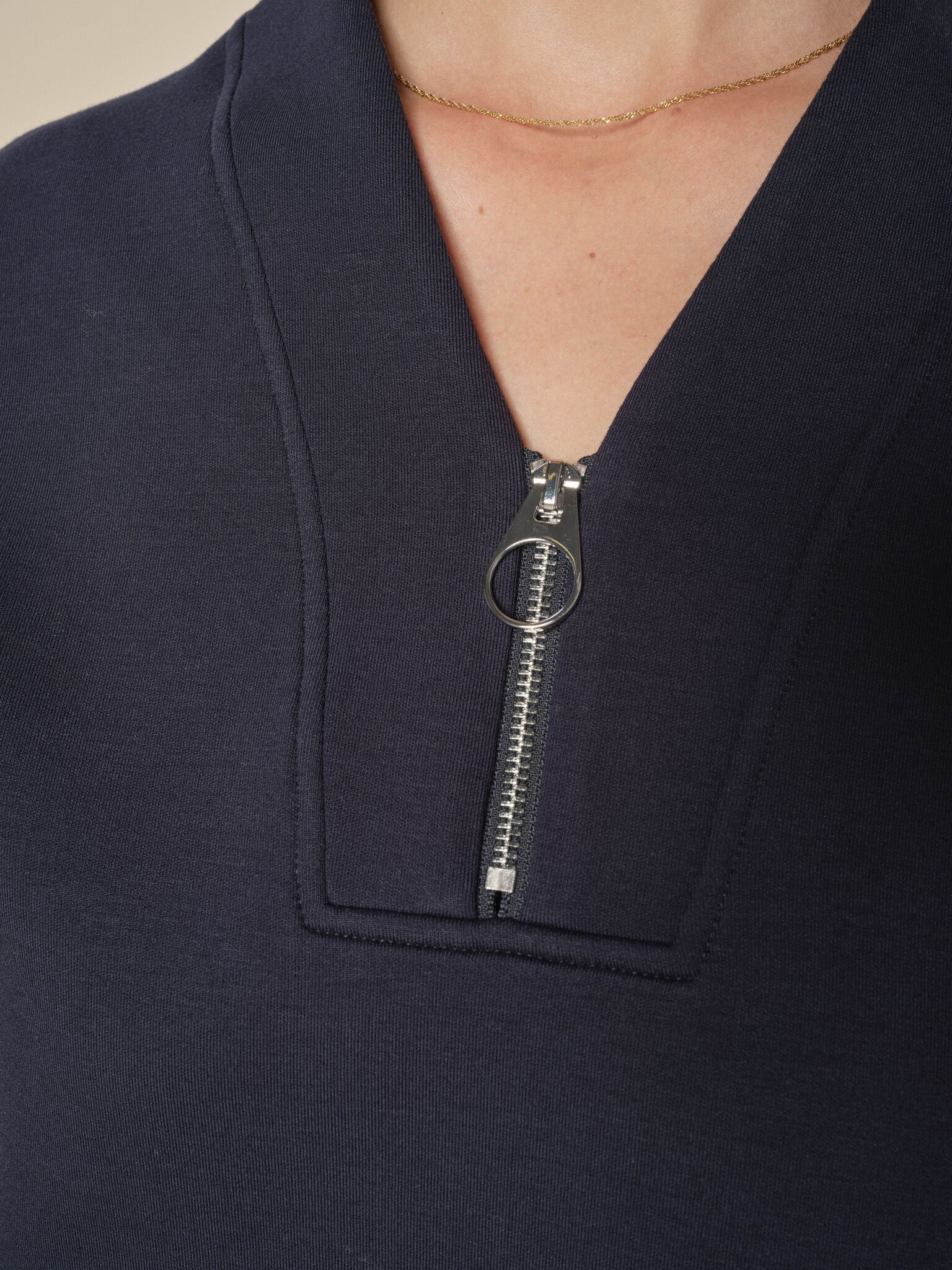 Modelshot / Salute Navy / Detail